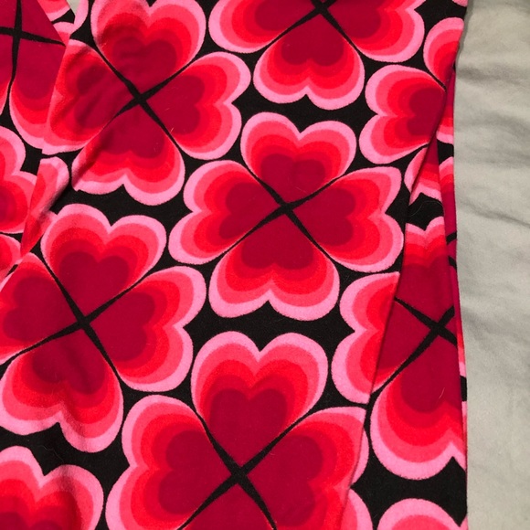 LuLaRoe OS Valentine’s Leggings - Picture 2 of 3